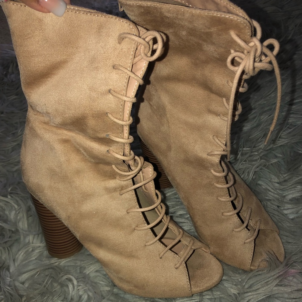 Heel boots